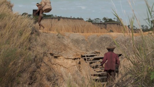 Zama.2017.BluRay.iPad.720p.AAC.x264-CHDPAD.mp4_20180919_214028.718.jpg