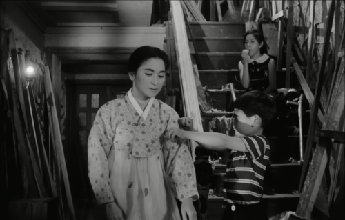 The.Housemaid.1960.BluRay.1080p.DTS-HDMA2.0.x264-CHD.mkv_20200313_095710.951.png