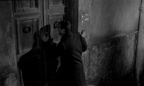 Le.Notti.Bianche.1957.BluRay.1080p.DTS-HDMA.2.0.x264-CHD.mkv_20200402_165559.081.png