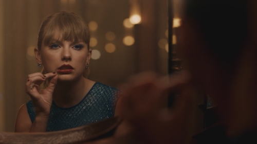 Taylor.Swift.-.Delicate.MV.Web-DL.1080p.ProRes.mov_snapshot_00.52_2020.06.02_00.14.21.png