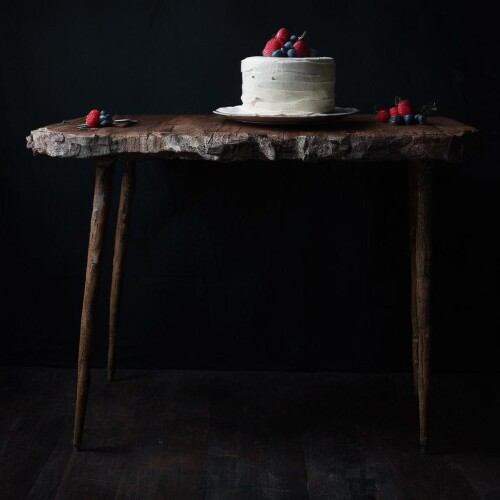 00874-50729793-_lora_SDXL_black_and_color_Sa_May_1_-a-cake-wood-table_.jpg