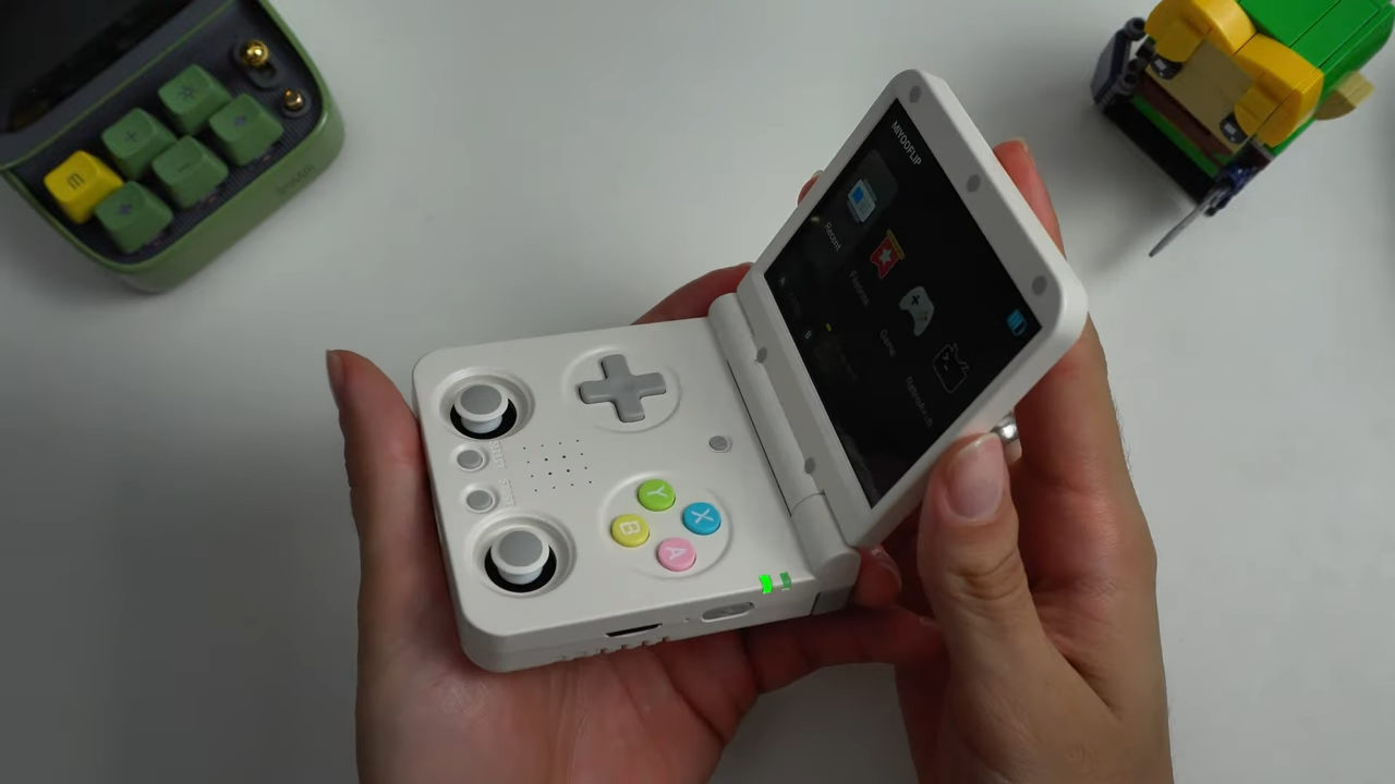 Retro-Gaming-Consoles---MIYOO-FLIP-Was-it-WORTH-the-wait-Unboxing-and-review-A48666uU6Rs---1280x720---1m40s.png